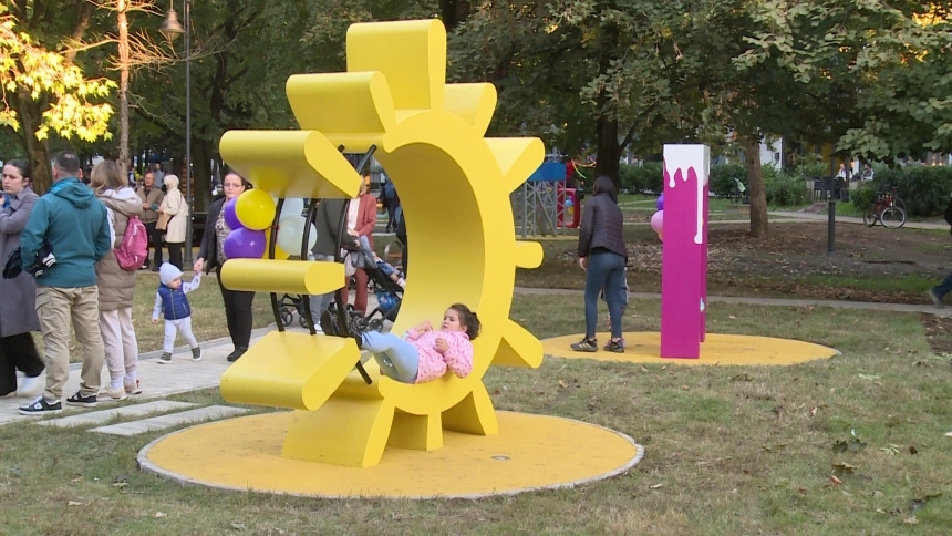 Ćirilični park često na meti vandala