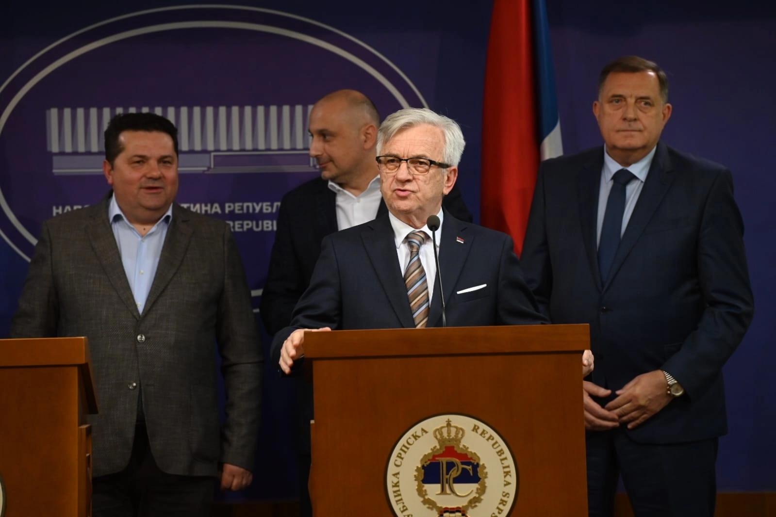 Čubrilović: Ostajem na čelu stranke i ministarstva