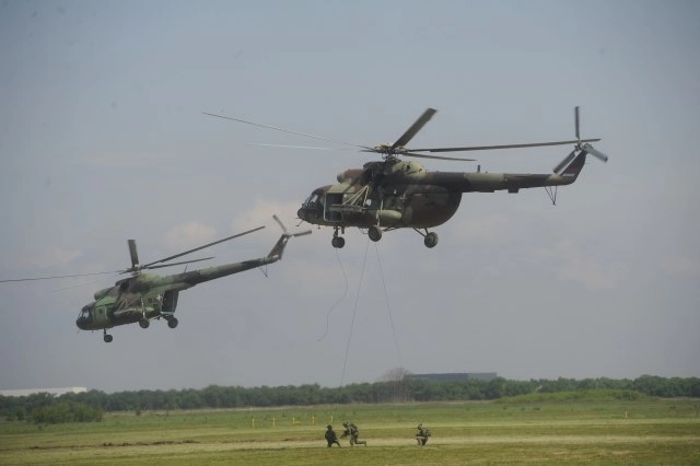 Dodik poručio da Vojska Srbije može uspješno da brani i odbrani srpski narod