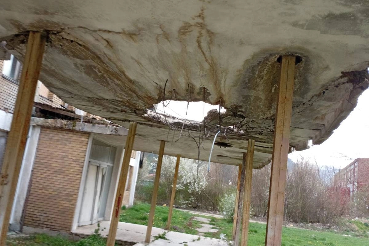 Dom zdravlja Glamoč: Beton visi nad glavama pacijenata i osoblja