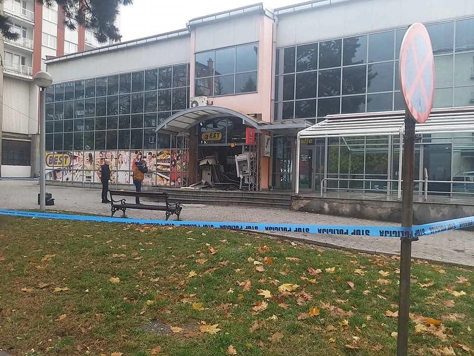 Eksplozija probudila građane: Plinskim bombama raznijeli dva bankomata