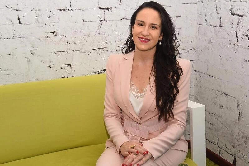 Gradonačelnica Sarajeva “postavila” tenk pred gimnaziju