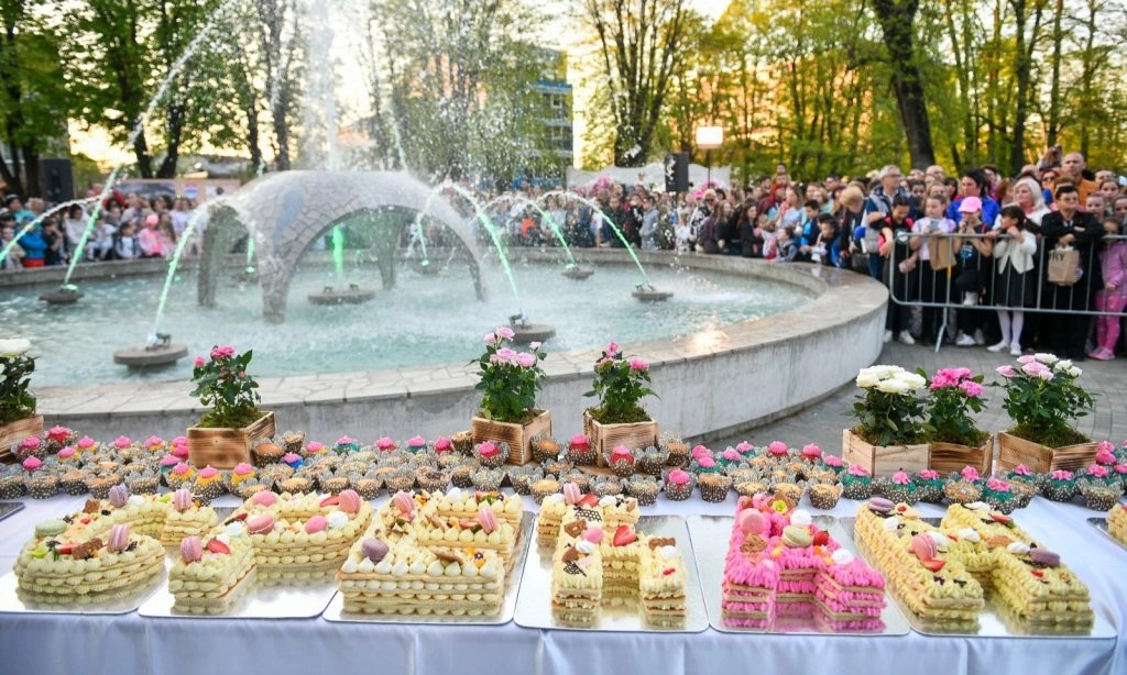 Gradonačelnik isjekao tortu dugačku preko 20 metra