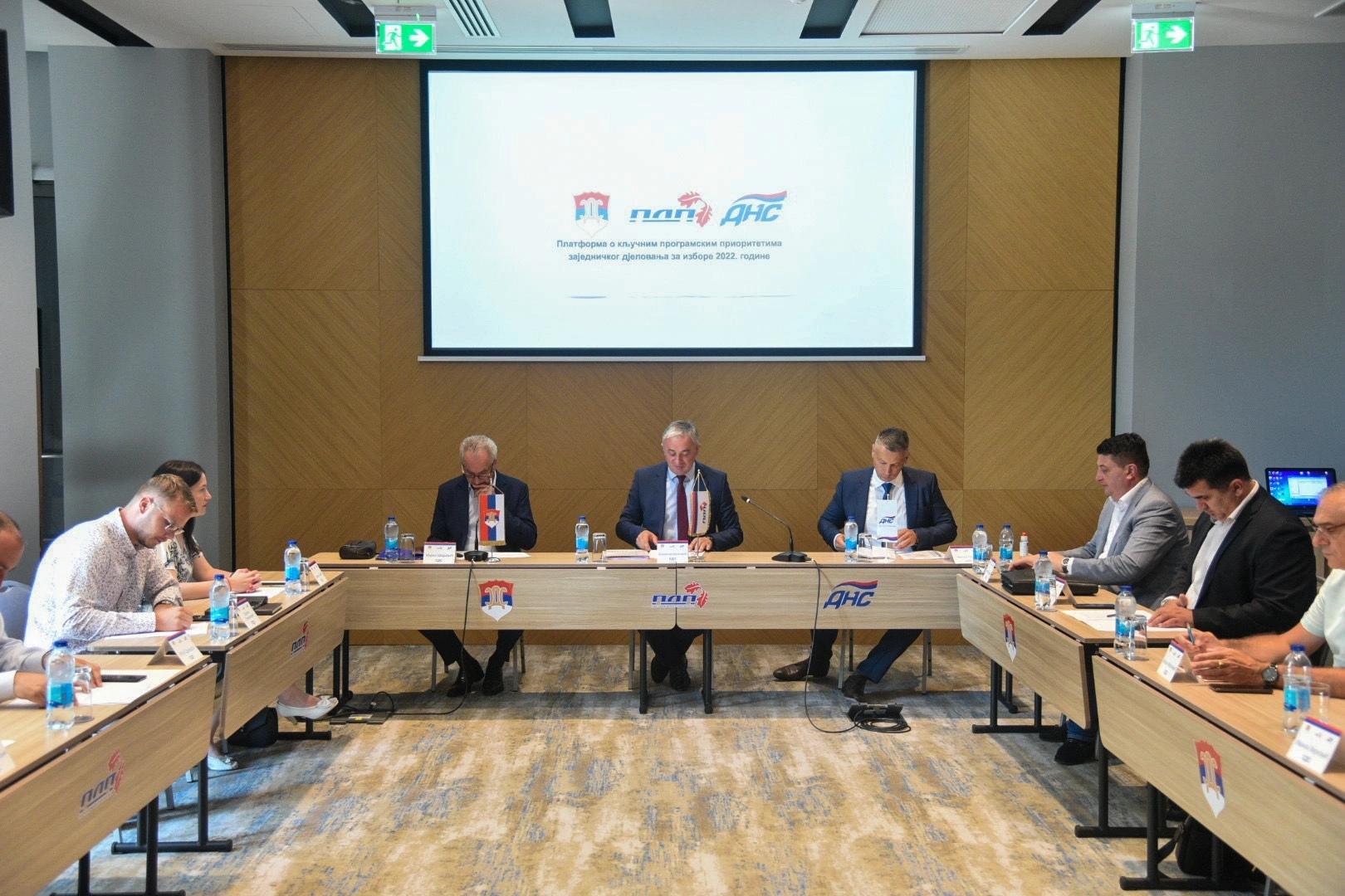 Iza kulisa opozicionog sastanka: Ko je diktator, a kome treba katarza?