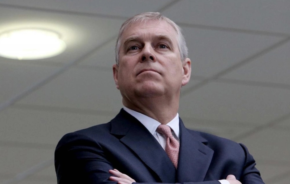 “Ja sam kraljičin sin”: Endru pružao otpor iseljenju