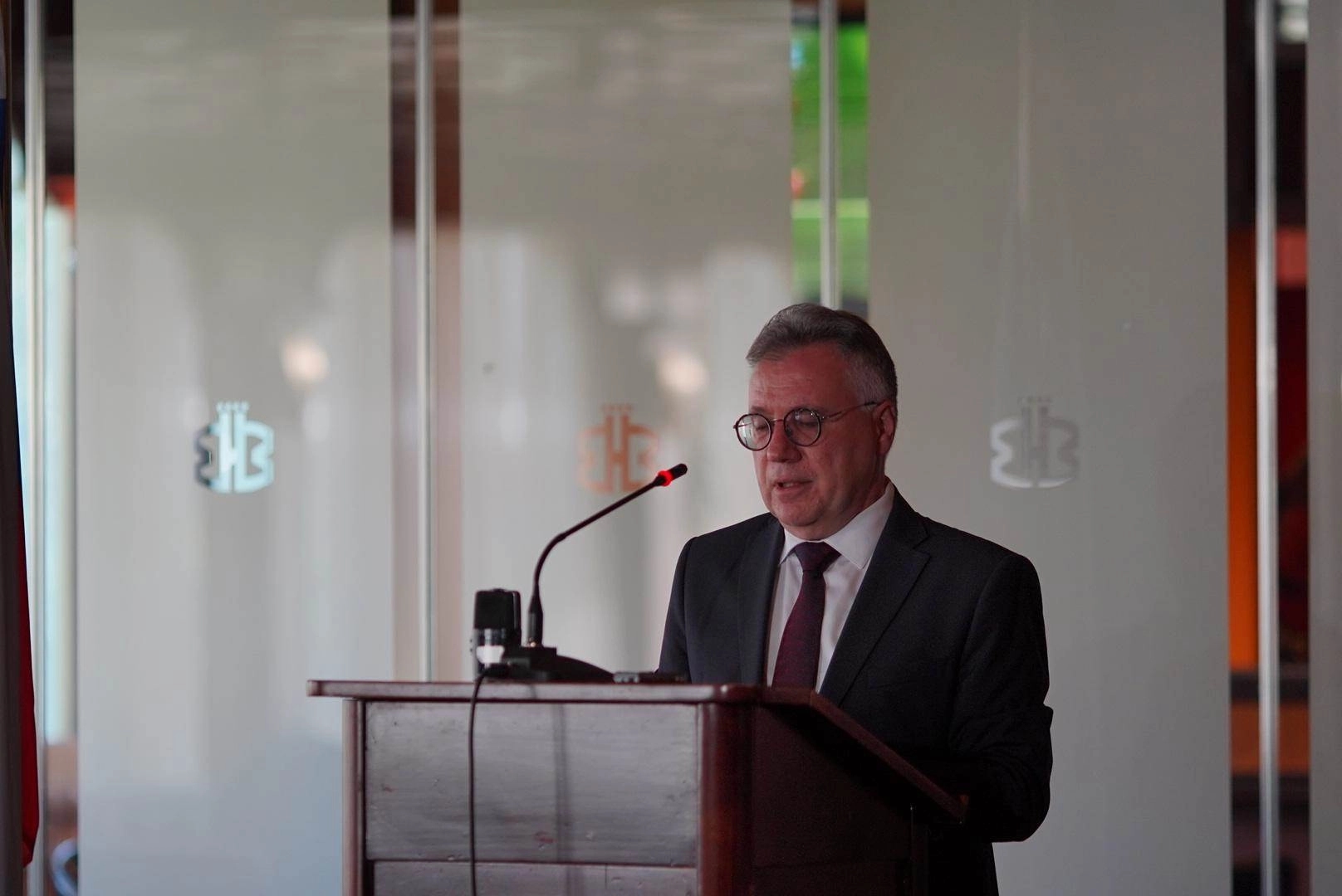 Kalabuhov: Šmit nema neophodan međunarodni pravni legitimitet