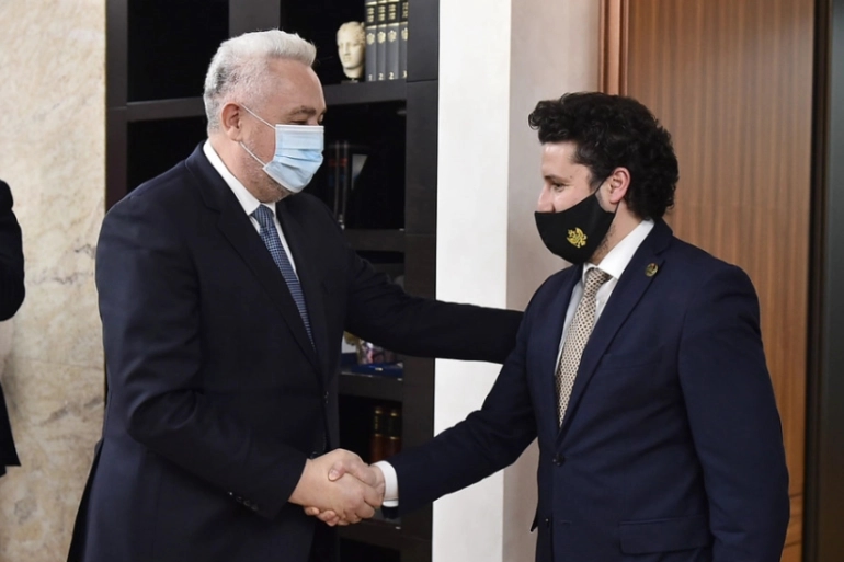 ”Nacionalist”: Krivokapić nudio Abazoviću da on ostane na čelu manjinske Vlade?