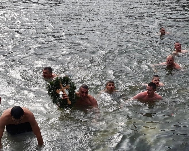 Najhrabriji zaplivali za Časni krst