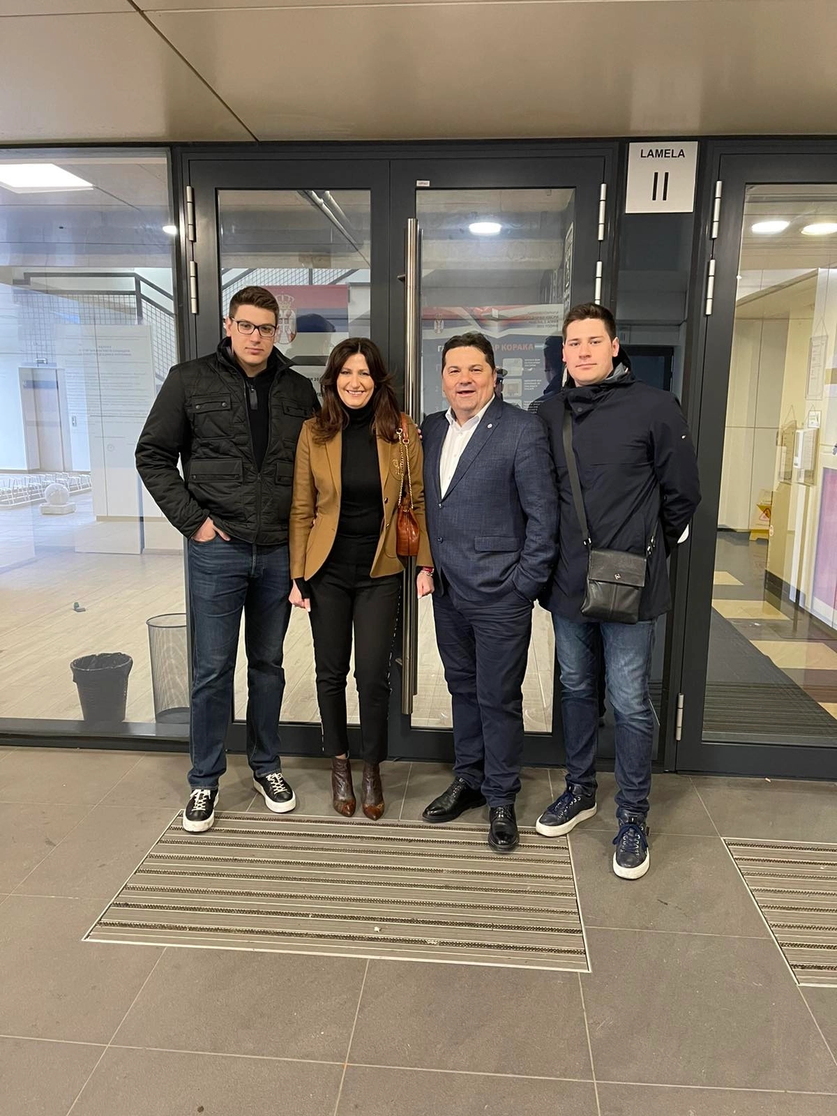 Nenad Stevandić sa porodicom glasao u Banjaluci