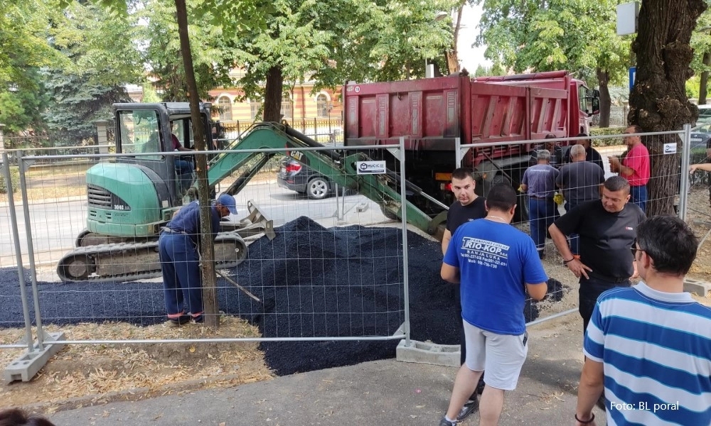 Pauk odvezao Vukanovićev Volvo, počelo asfaltiranje