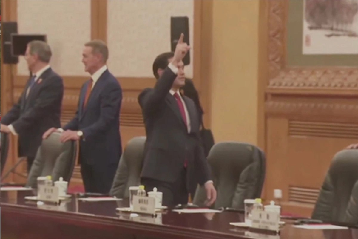Pogledajte hit reakciju Rubija na plafon u Pekingu (VIDEO)