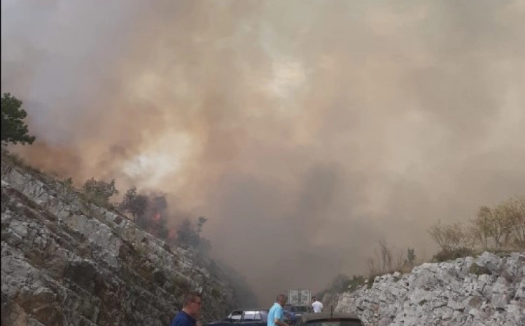 Požari na području Trebinja se smiruju, vatra ide prema dva naselja u Stocu