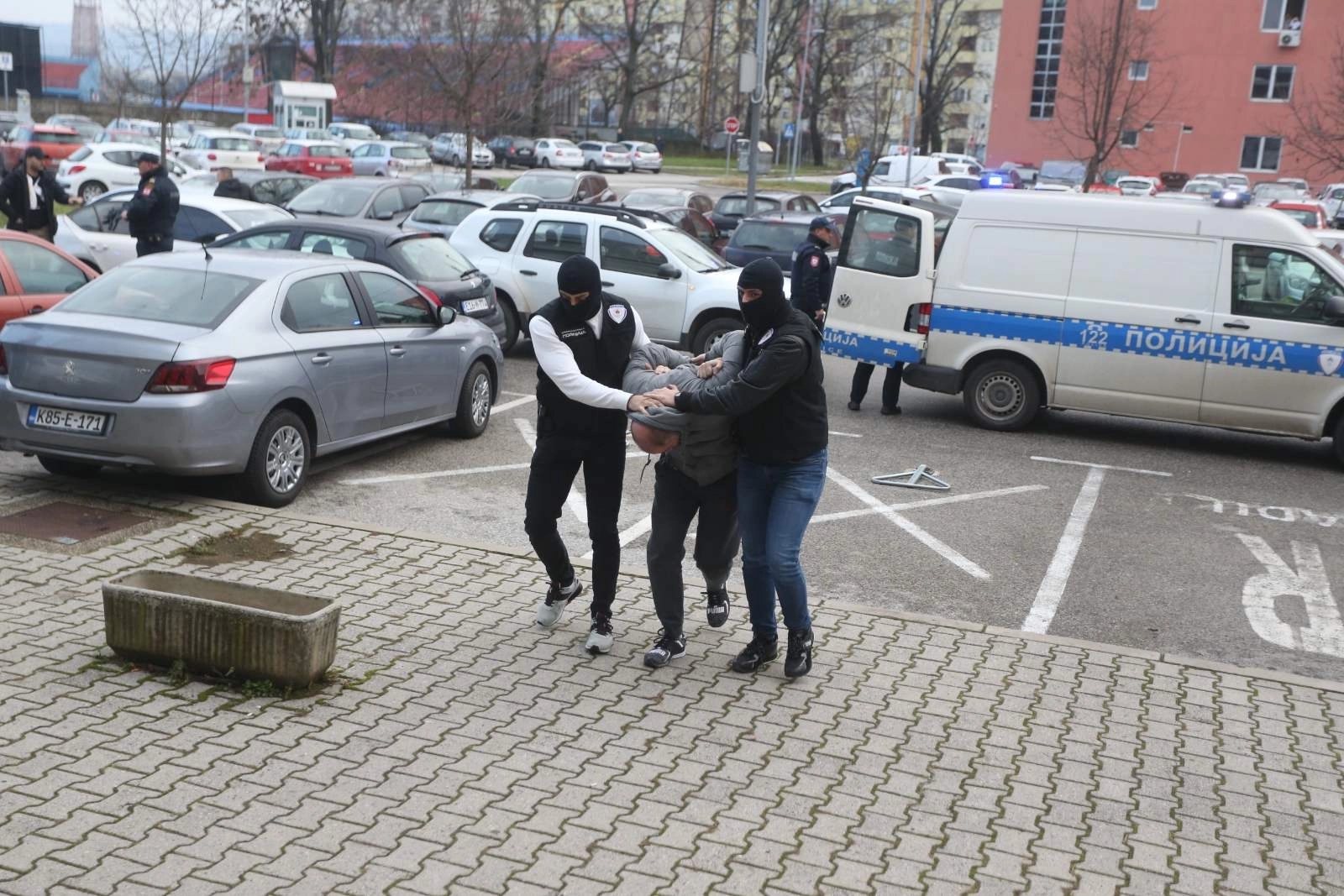 Prikupljeno više od 200 materijalnih dokaza