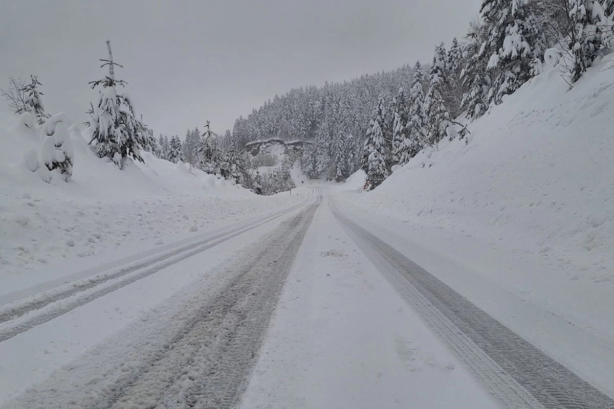 Put Banjaluka-Teslić: Na Borju metar snijega, prognoze predviđaju i do dva