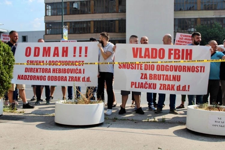 Radnici “Zraka” protestuju ispred Vlade FBiH, najavili i štrajk glađu