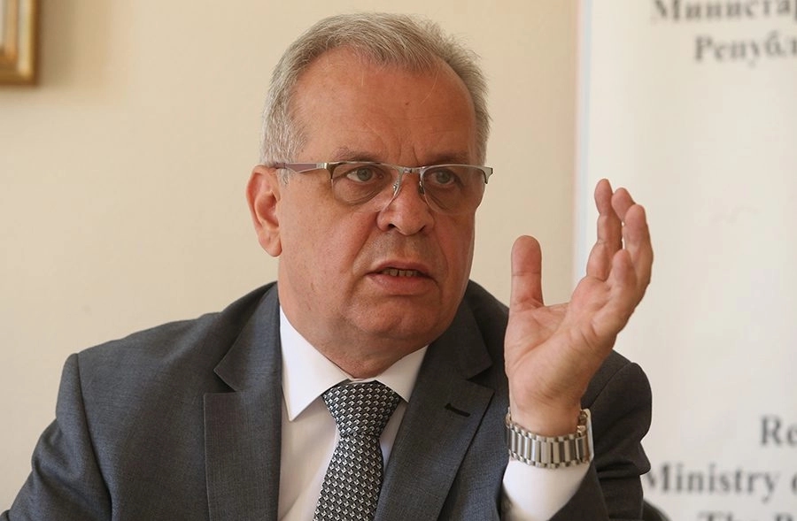 Šmit nema ni osnova ni prava da se miješa u obrazovanje