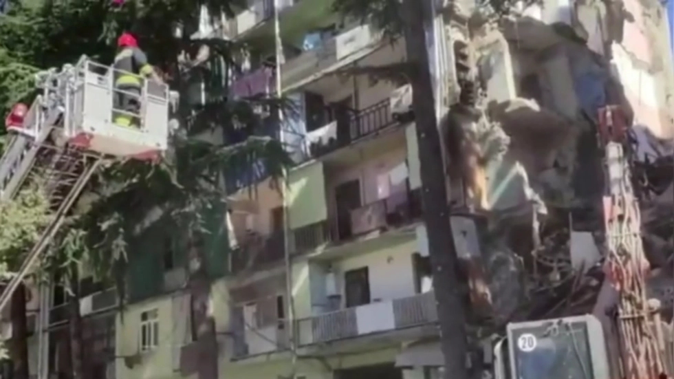 Srušila se stambena zgrada u Batumiju, ima poginulih