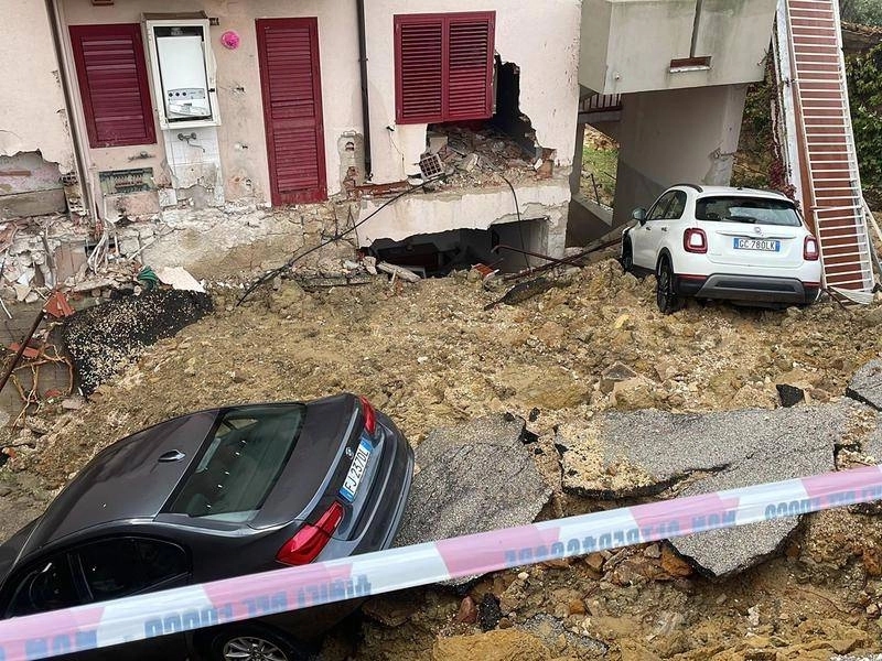 Srušila se zgrada na Siciliji, ima žrtava