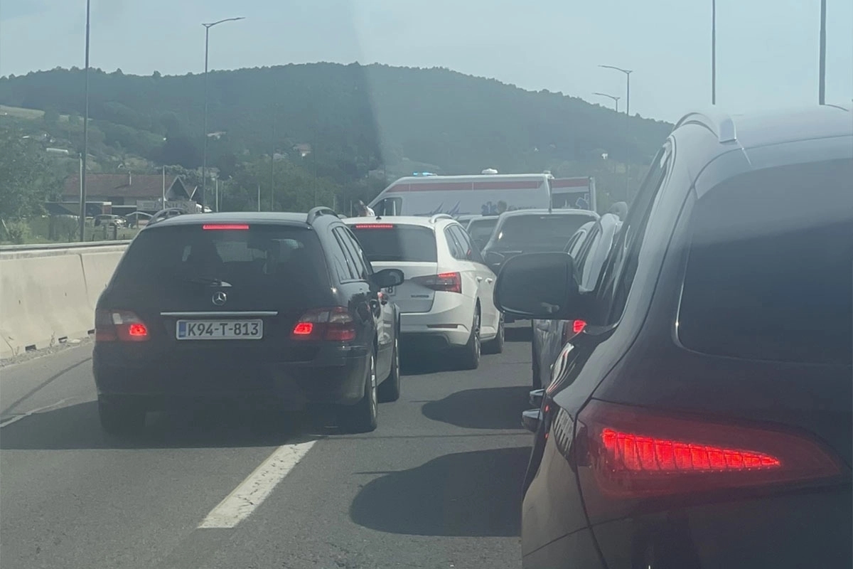 Težak udes na brzoj cesti u Laktašima, ima povrijeđenih