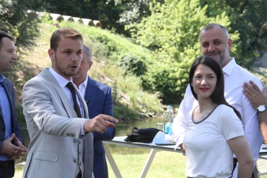 U opoziciji svi protiv svih