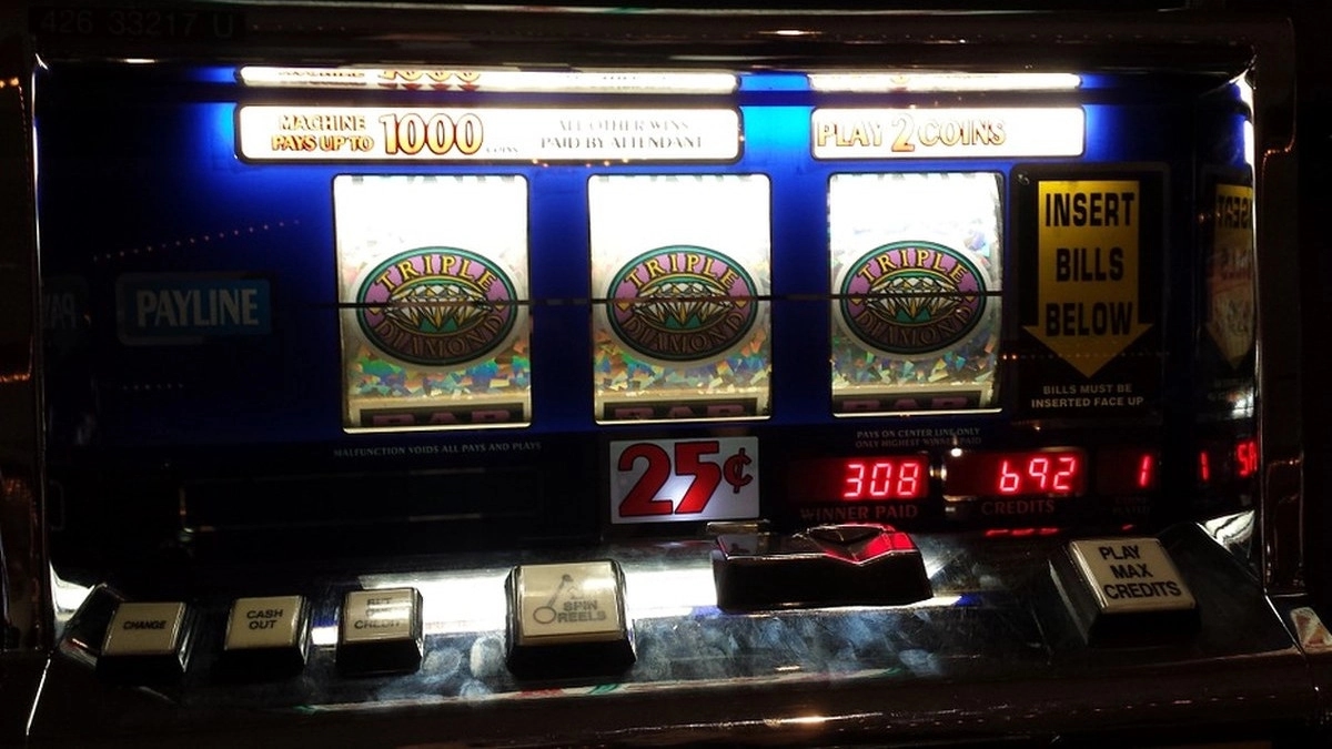 U penzionerskom bifeu na Palama pronađen aparat za kockanje