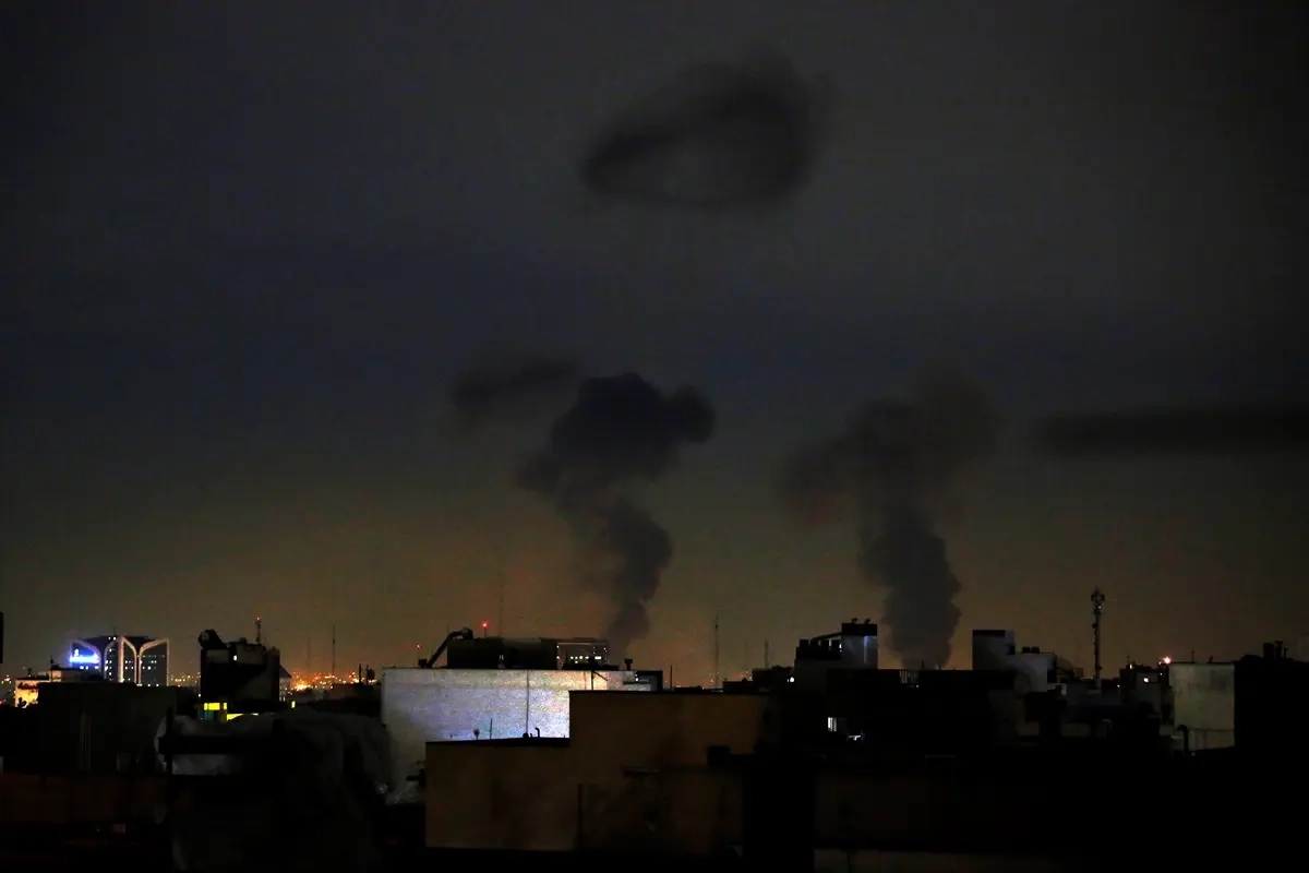 U Teheranu pada crna kiša (VIDEO)