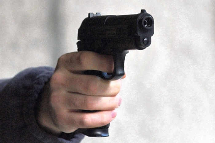 Učenik za vrijeme minuta ćutanja izvukao plastični pištolj