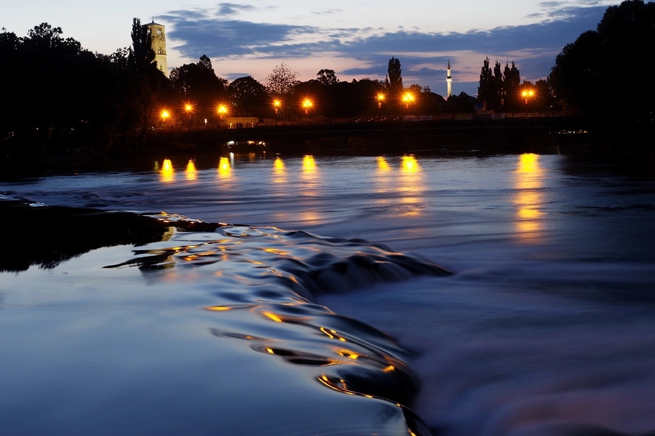 Vozilo sletjelo u Unu, ronioci tragaju za djevojkom