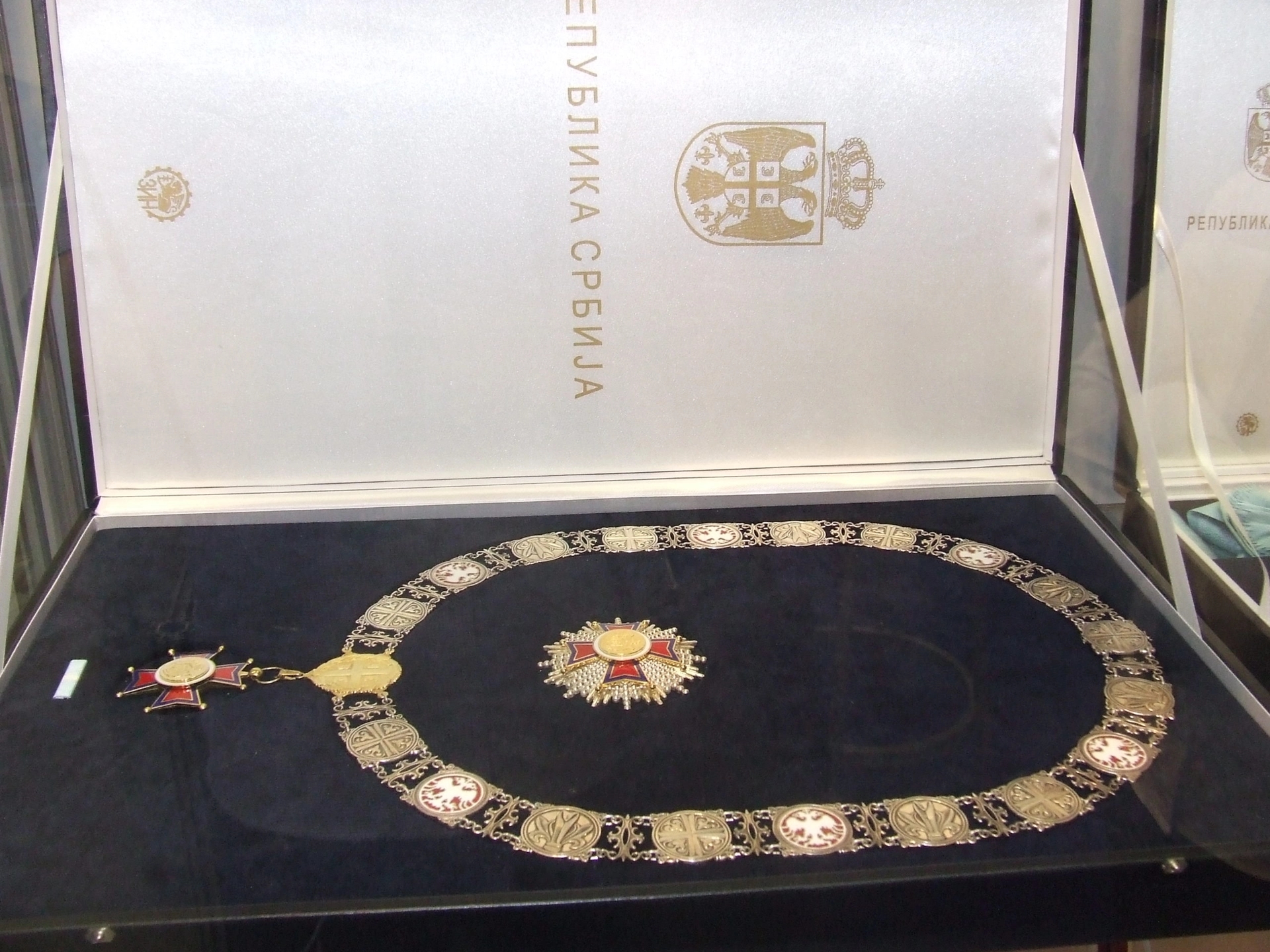 Vučić danas uručuje Dodiku najveće priznanje Republike Srbije