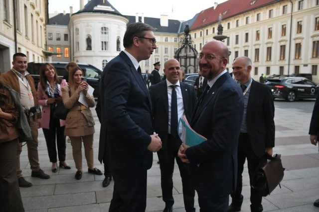 Vučić: Je l’ vi kažnjavate Rusiju ili Srbiju?