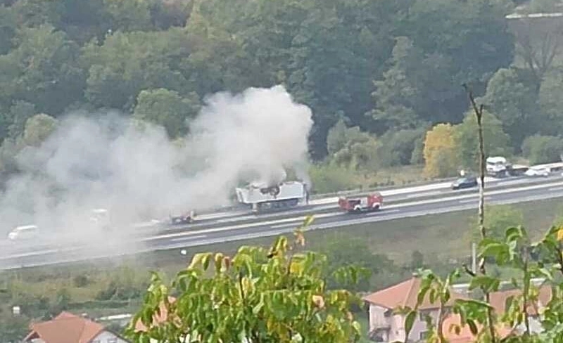 Zapalio se kamion na auto-putu u Sarajevu