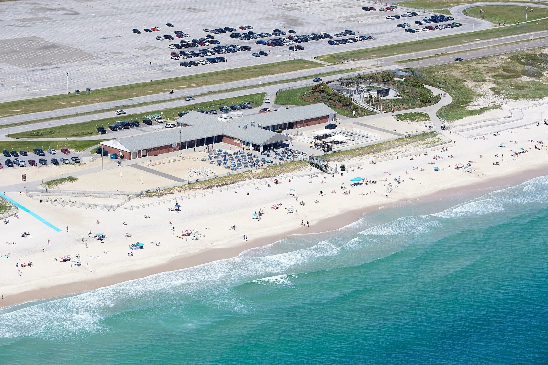 Zatvorena plaža u Njujorku zbog napada ajkule: Ujela spasioca za grudi i ruku