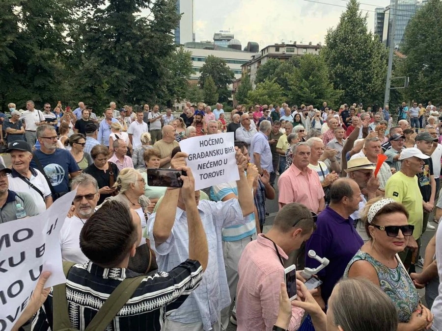 Završen sastanak u OHR-u: “Šmit vikao i lupao po stolu”