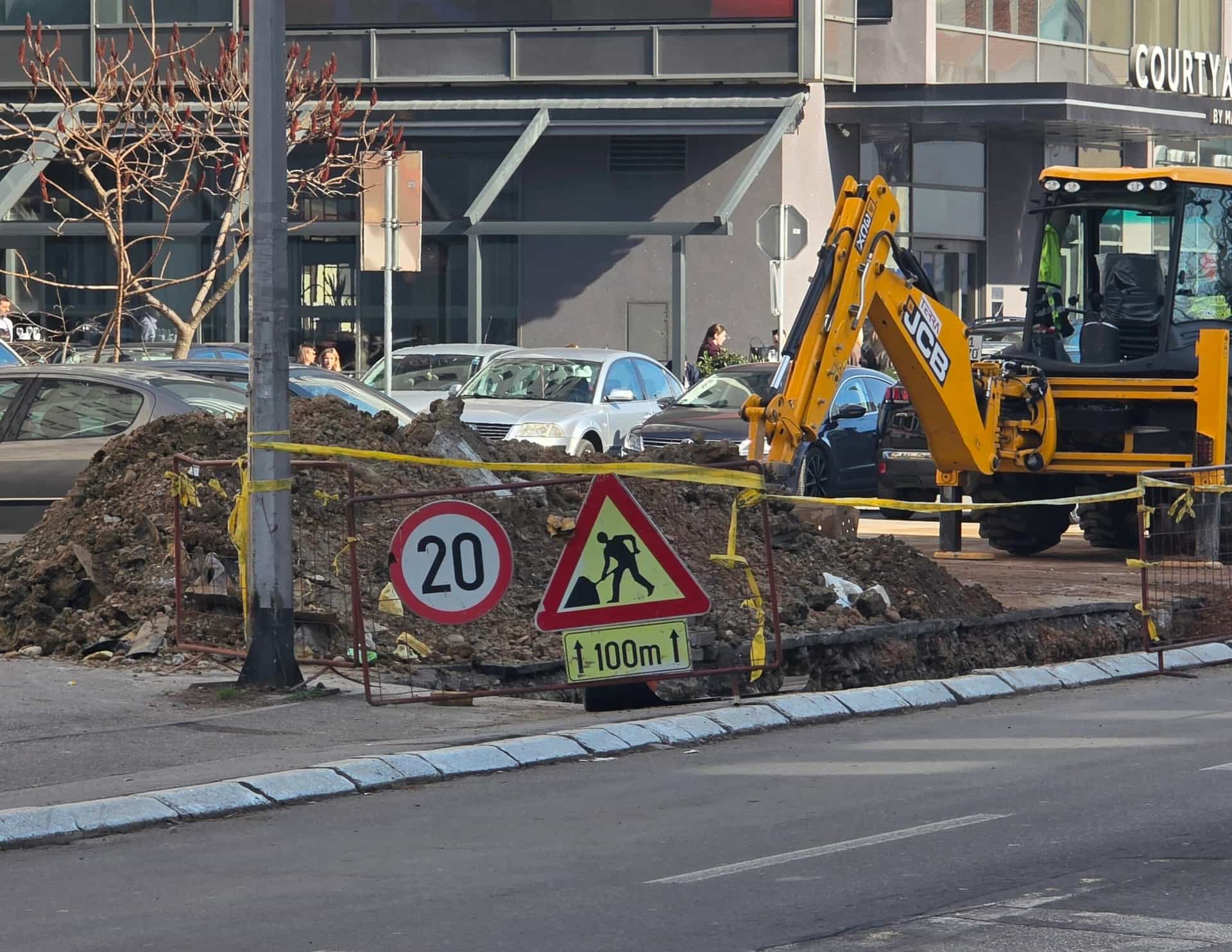 Bageri kidaju kablove i cijevi, građani ostaju bez vode i struje