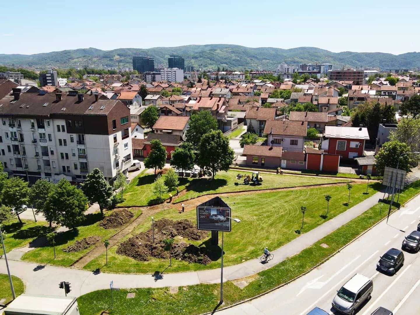 Banjalučani upozoravaju na opasnost na trotoaru u Rosuljama