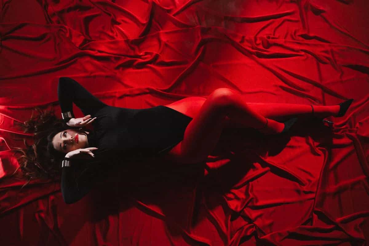 Banjalučka pjevačica Maja Mano otkriva emocije kroz “Kiselinu“