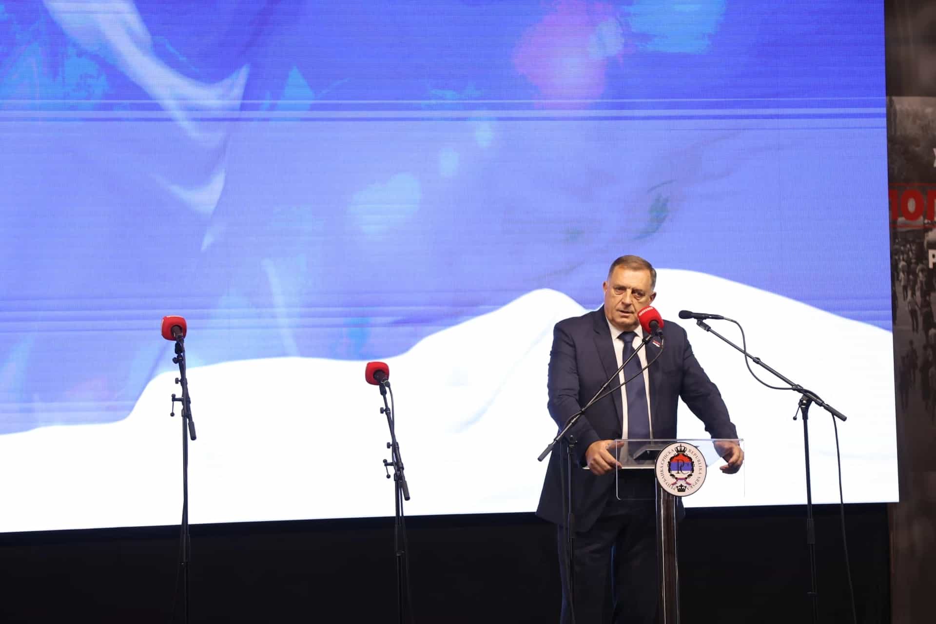 Dodik: Srbi su ponosan narod, oplakujemo svoje žrtve