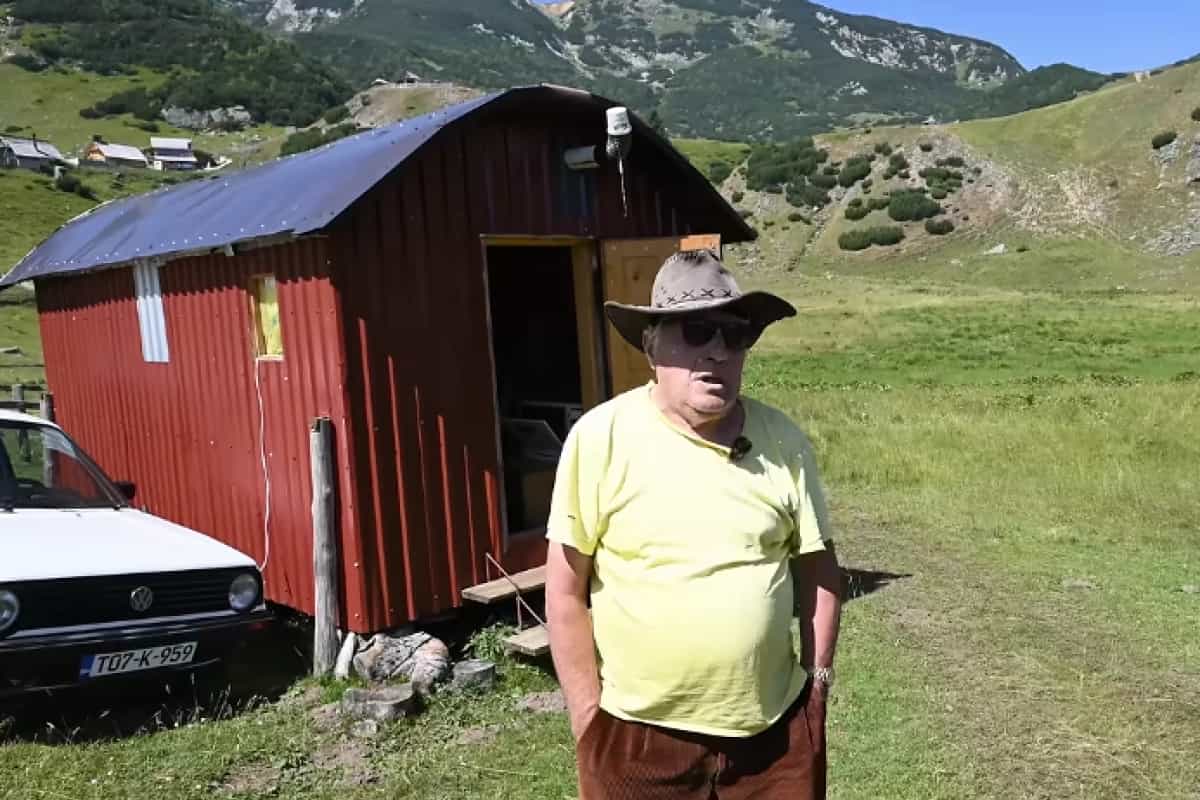Fojnički Robinzon živi sam u tri kuće, dvije su na točkovima (VIDEO)