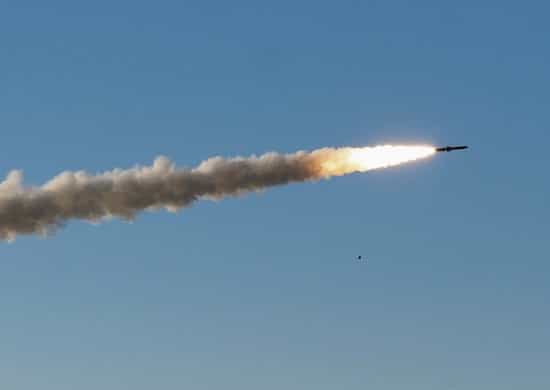 Iranske rakete pogodile američki nosač aviona i razarač