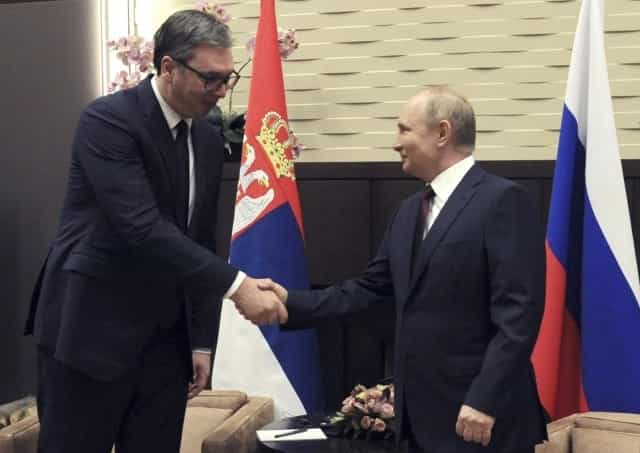 Jednočasovni razgovor Vučića i Putina o gasu, NIS-u i ostavci
