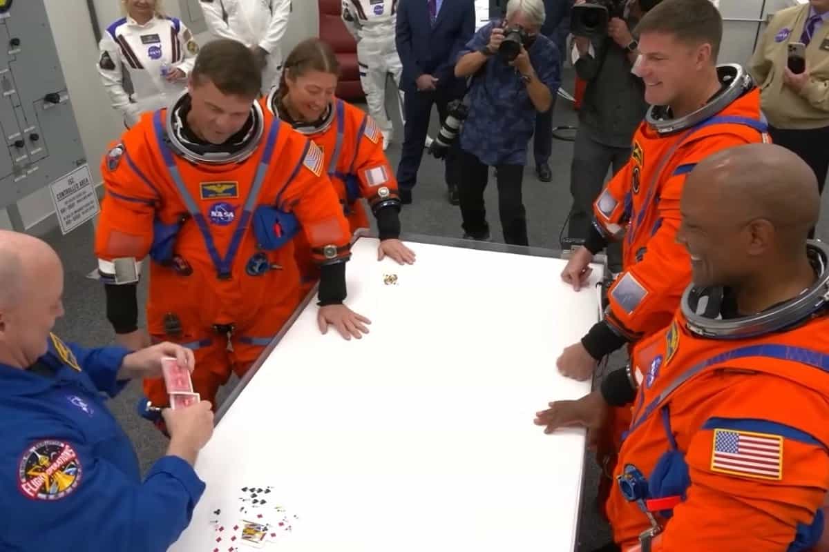 Kartanje prije svemira: Razlog će vas iznenaditi (VIDEO)