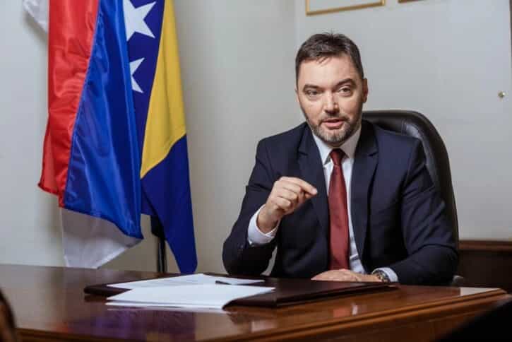 Košarac: Egzodus sarajevskih Srba – najpotresnija priča o etničkom čišćenju