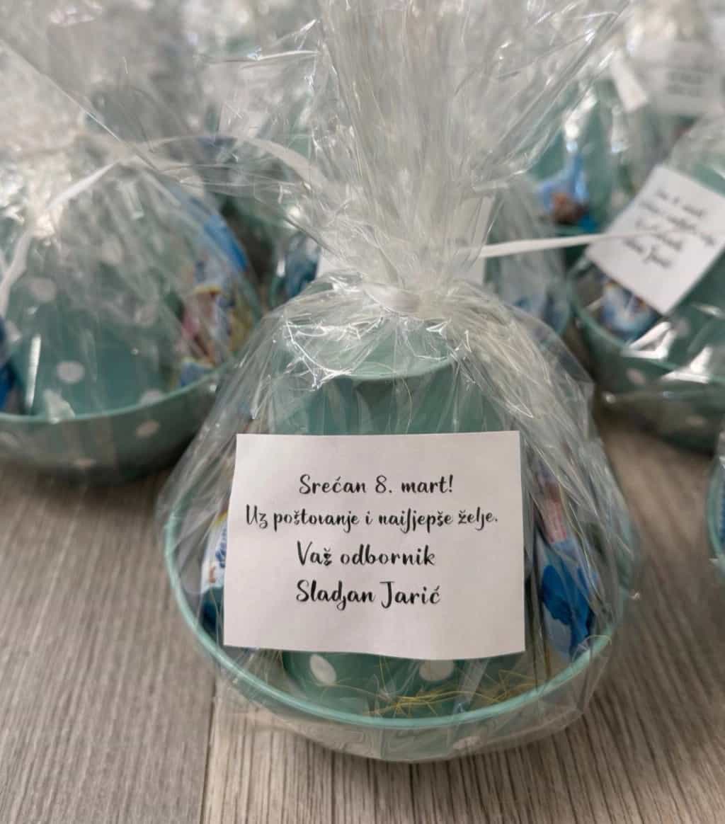 Lijepa tradicija u Kukuljama: Jarić i ove godine obradovao žene za 8. mart