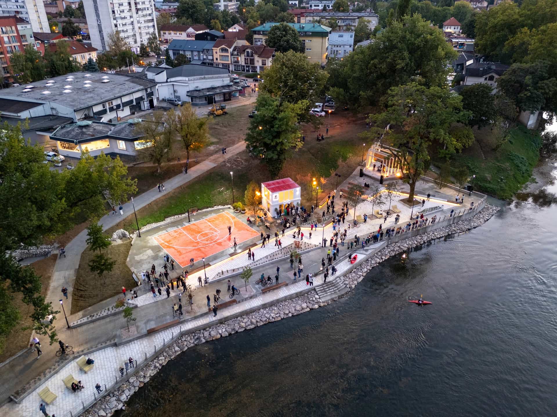 Banjalučka riva otvorena uz muziku i vatromet
