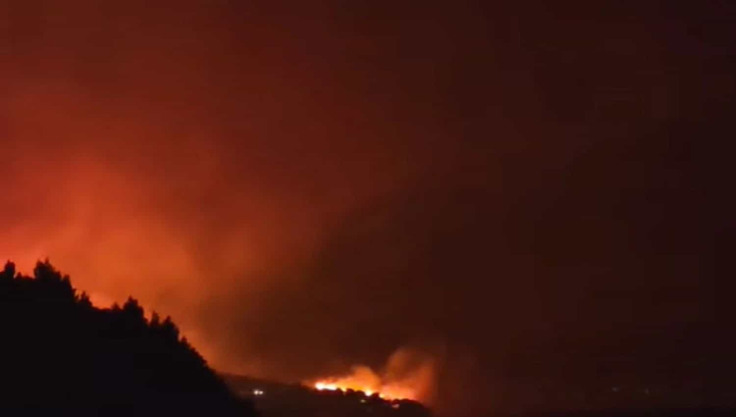 Omiš: Gore kuće i vozila, čuju se eksplozije, ima i povrijeđenih (VIDEO)