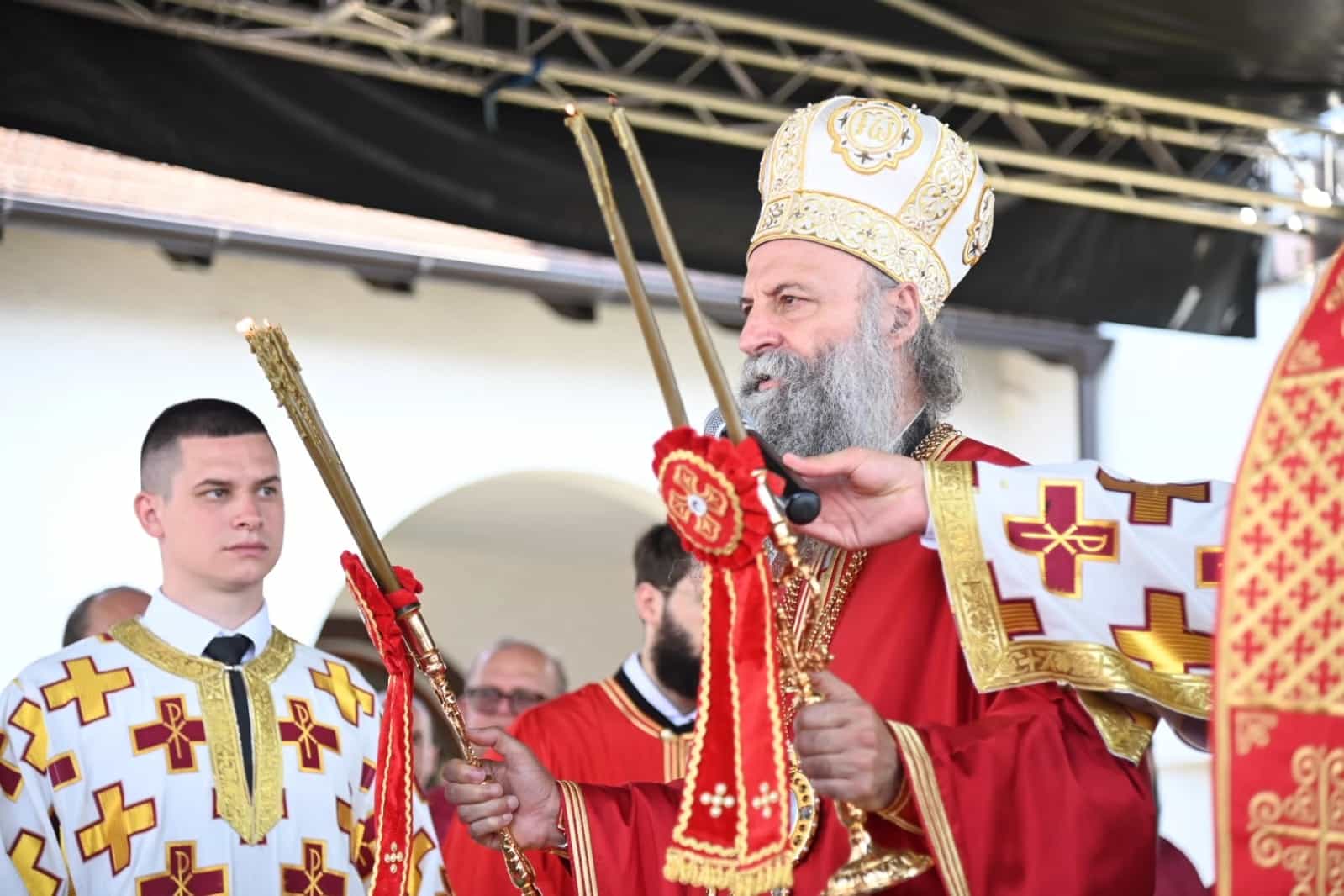 Patrijarh Porfirije služio na Vaskrs liturgiju u Pećkoj patrijaršiji