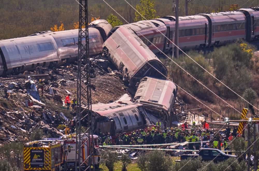 Petoro nestalih pronađeno živo nakon sudara vozova, potraga se nastavlja