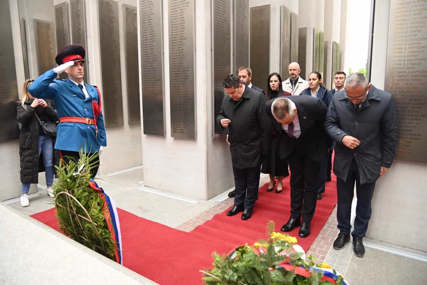 Položeni vijenci na Centralnom spomen-obilježju poginulim srpskim borcima
