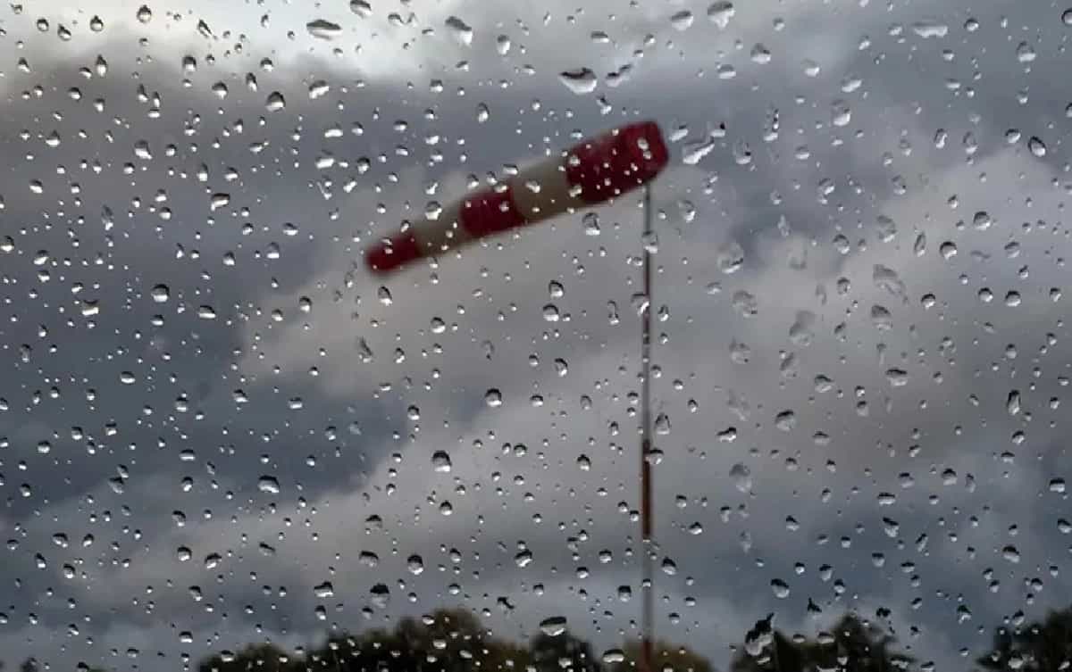 Slovenija: Olujni vjetar obarao drveće, tornado oštetio 15 objekata