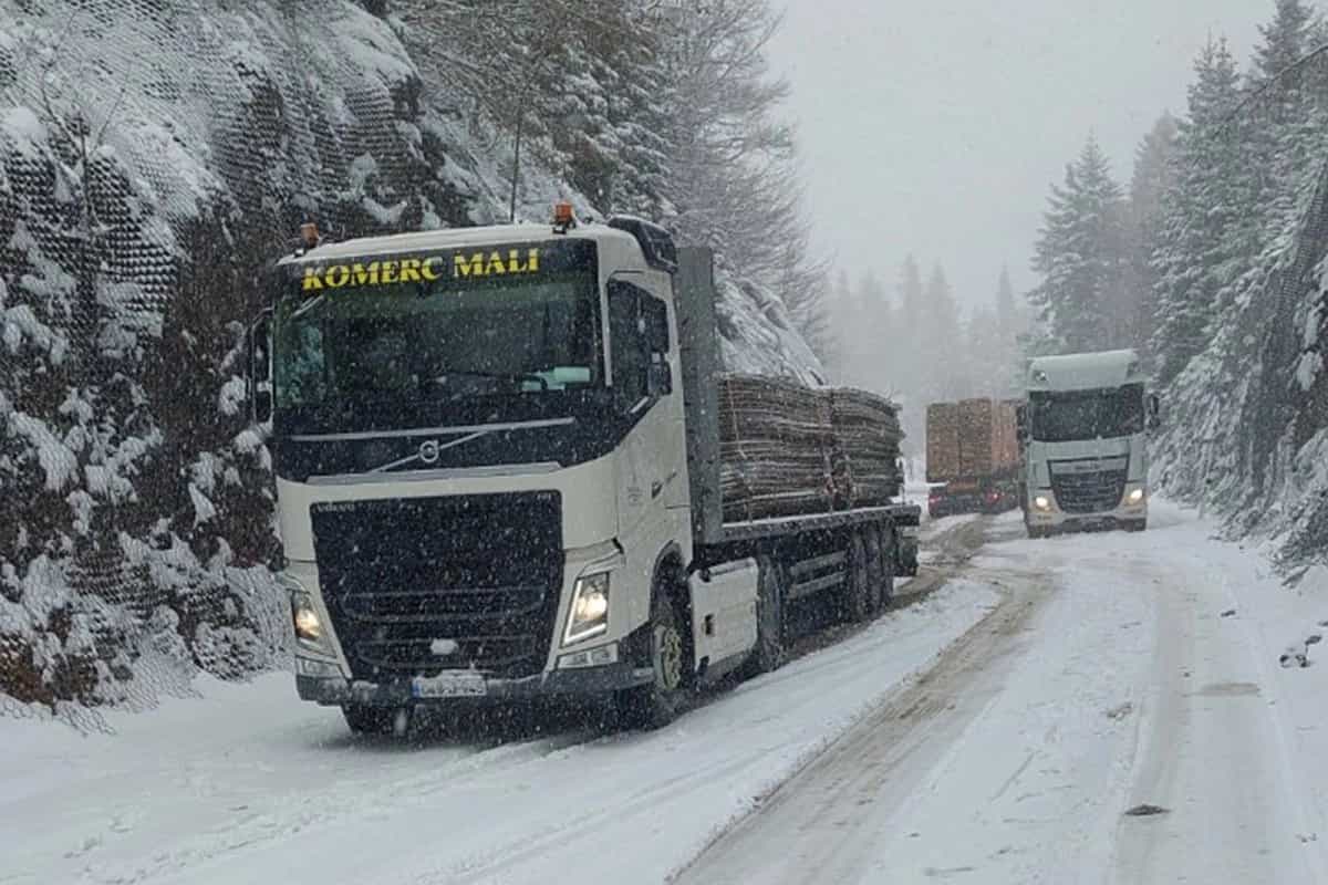 Snijeg uzrokovao kolaps na putu u BiH (VIDEO)